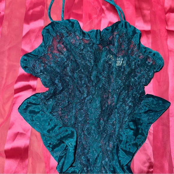 Vintage Victoria’s Secret Gold Label Completely Lace Elegant Ruffle Bodysuit - Picture 4 of 16